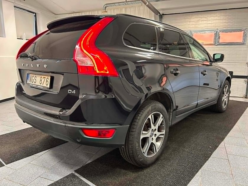 Bild 2 av Volvo XC60 D4 163 hk Momentum Euro 5 Panorama Läder