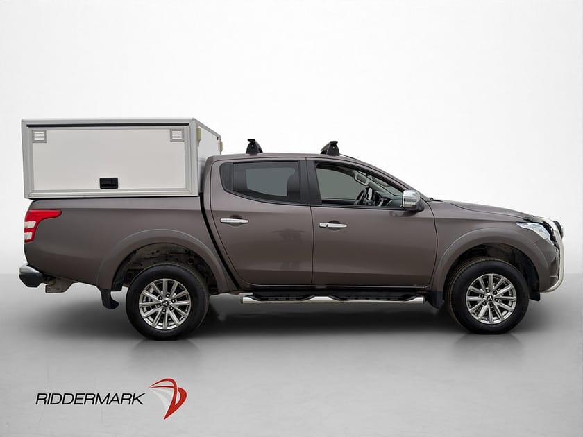 Bild 2 av Mitsubishi L200 Dubbelhytt 4WD 181hk Dragkrok Skinn B-Kamera HUNDKÅPA