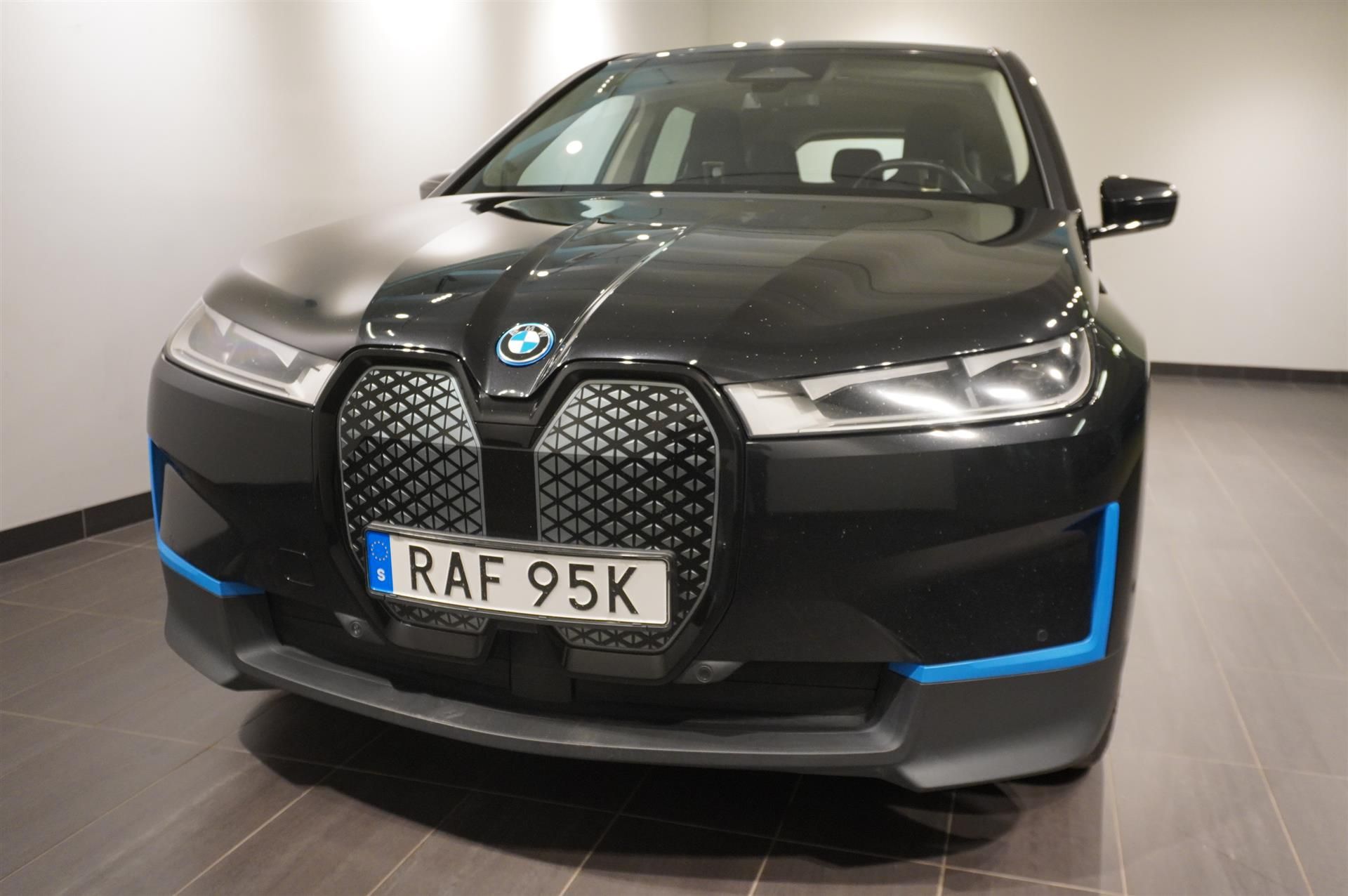 BMW iX xDrive50, 524hp, 2023