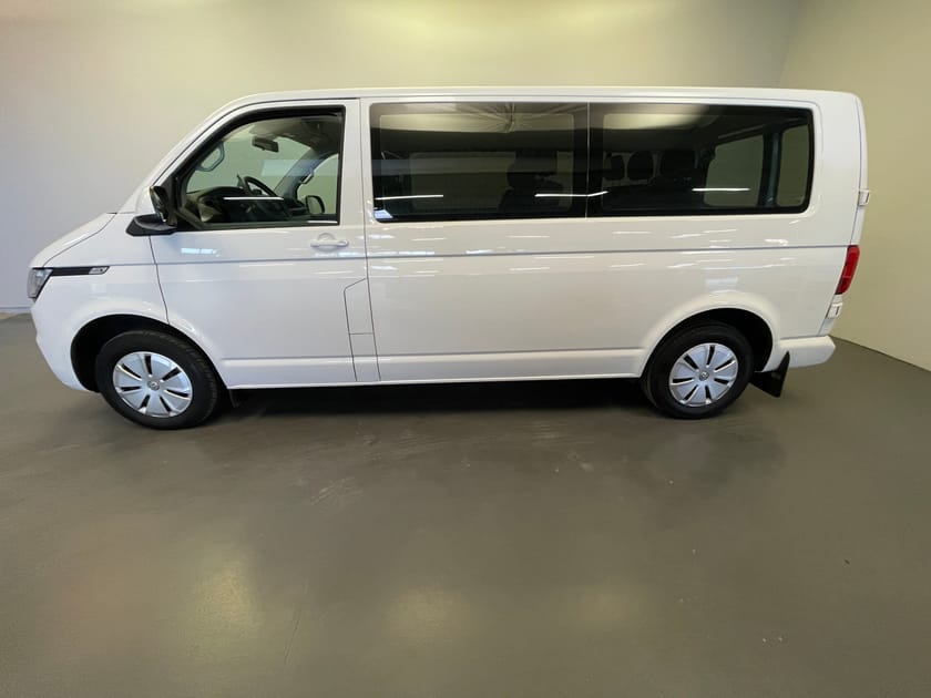 Bild 2 av Volkswagen Transporter Kombi 2.0 TDI BMT DSG (150hk) 9 sätes / Nyservad / Vinterhjul /