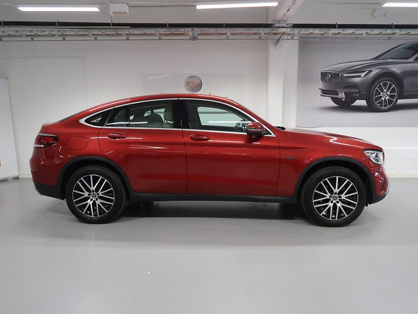 Bild 5 av Mercedes-Benz GLC 300 e Coupé 4MATIC EXCLUSIVE V-Däck ingår 360°-Burmeste