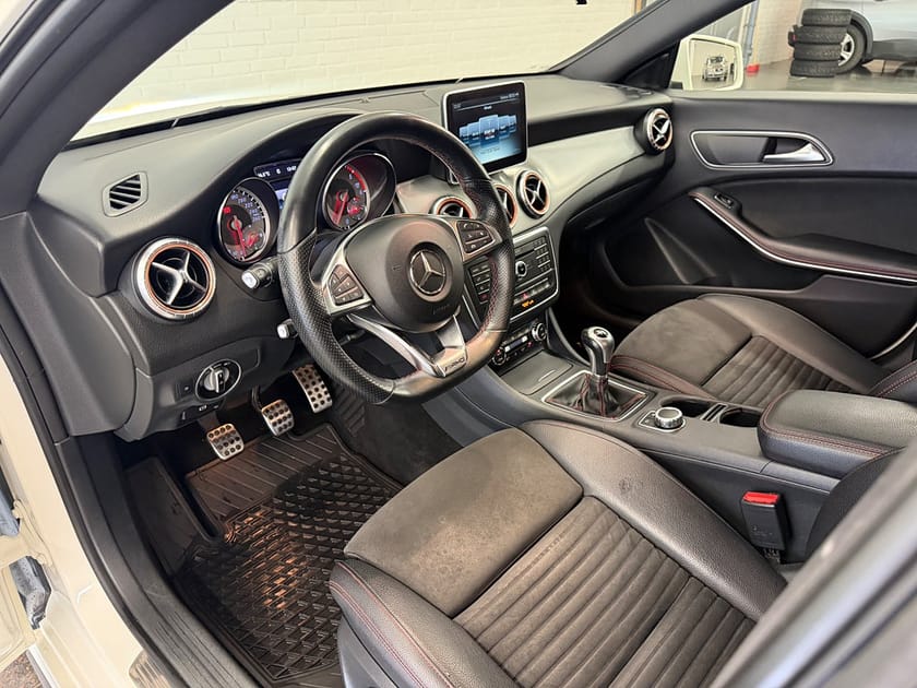 Bild 5 av Mercedes-Benz CLA 200 d