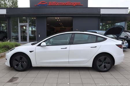 Tesla Model 3 Standard Range 62.0 kWh netto RWD 283hk Skinn