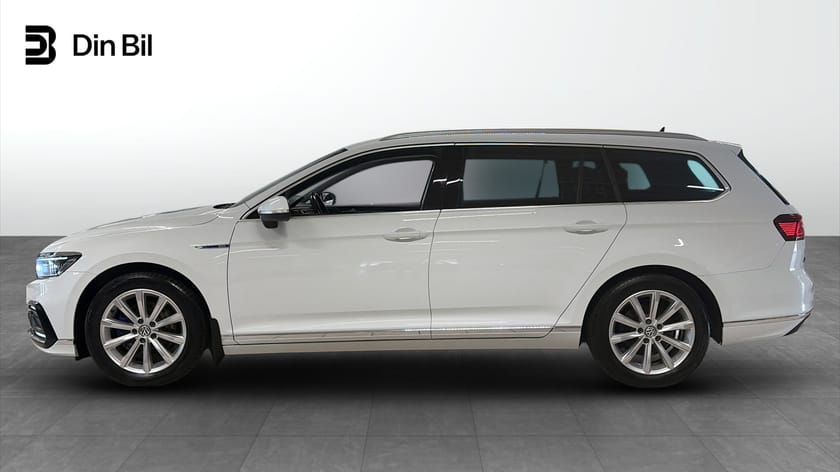 Bild 2 av Volkswagen Passat Sportscombi GTE 218hk Drag B-Kamera Värmare Cockpit
