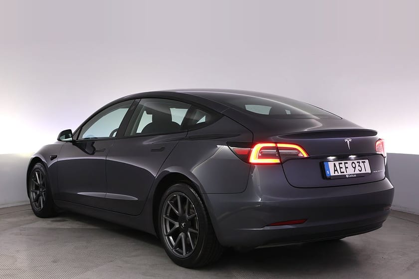 Bild 4 av Tesla Model 3 Long Range AWD Refresh Autopilot Panorama