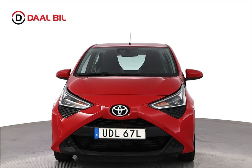 Bild 2 av Toyota Aygo 1.0 72HK X-PLAY 5-D B-KAM FARTHÅLLARE BLUETOOTH