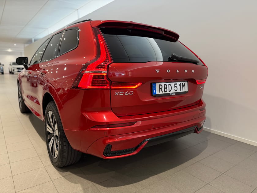 Bild 5 av Volvo XC60 T6 Plus Dark / Backkamera / Elektriskt säte / Panoramatak / 10 000kr tillbehör /