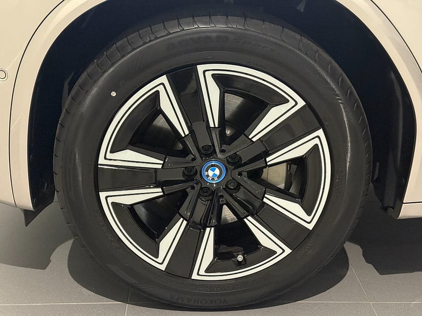 Bild 5 av BMW iX3 Charged M Sport Drag Adpt Farth Panorama Elstolar