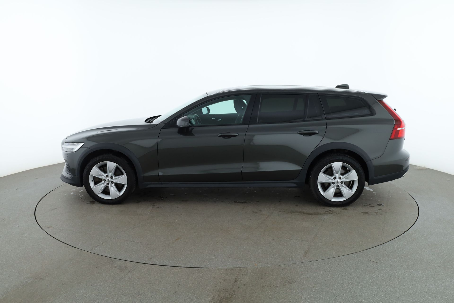 Volvo V60 Cross Country 2019, kuva 2/10