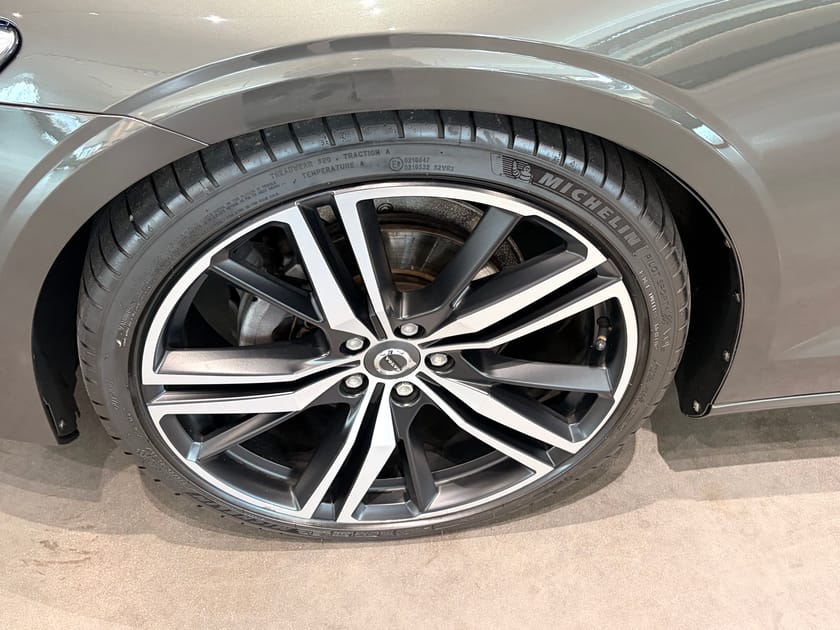 Bild 5 av Volvo V60 B4 II Bensin R-Design Vinterhjul