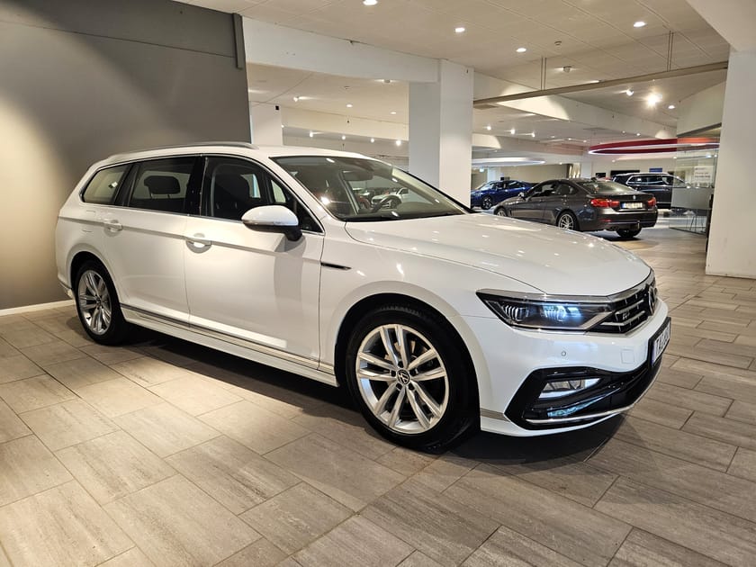 Bild 4 av Volkswagen Passat Sportscombi SC R-Line 200hk 4M | V-hjul Drag Värmare