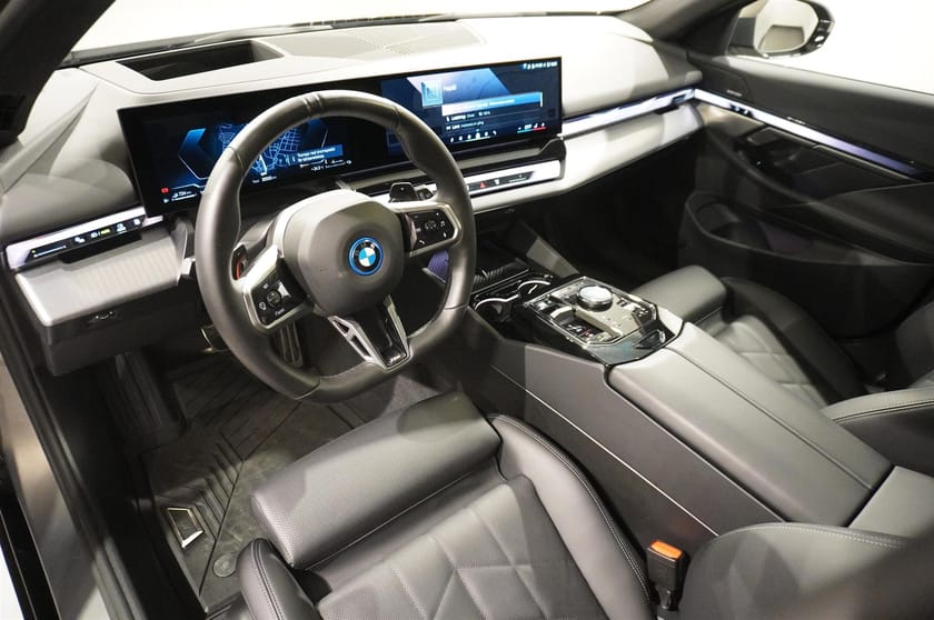 Bild 2 av BMW 530e xDrive Touring M Sport Business DA Pro H K Drag