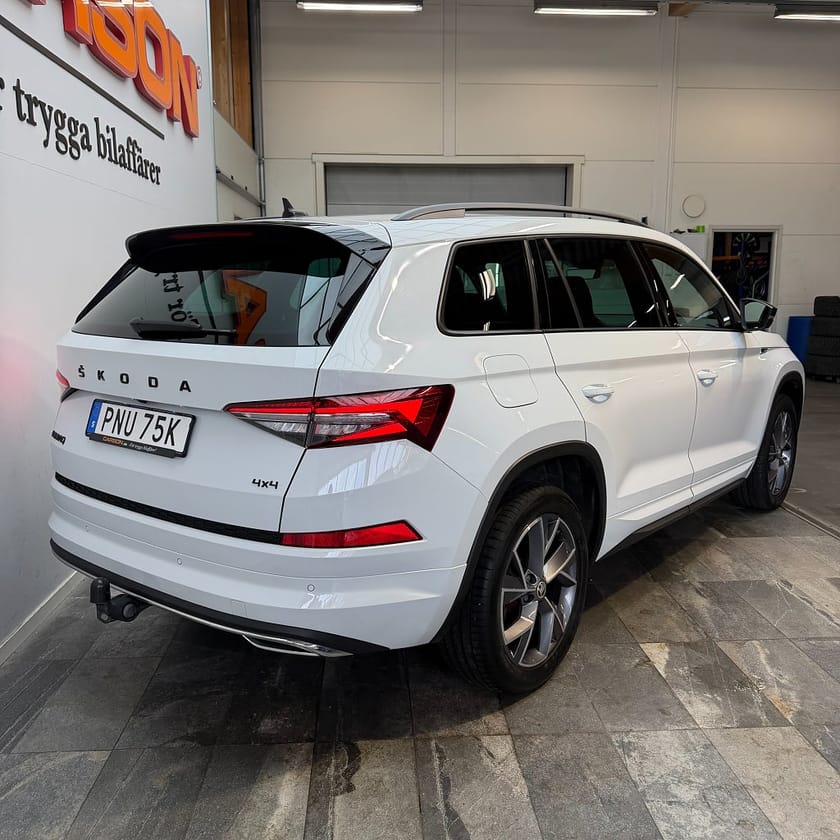 Bild 4 av Škoda Kodiaq Skoda 2.0 TSI 4x4 Sportline 7-Sits Backkamera Apple Värmare