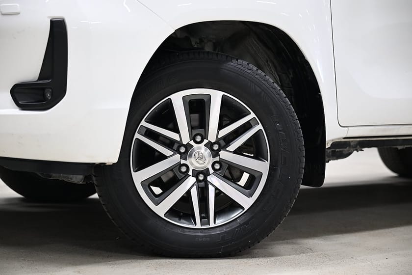 Bild 3 av Toyota Hilux Dubbelhytt 2.4 AWD 150HK Automat|Dubbelhytt|Kåpa|Drag|Värmare|Moms