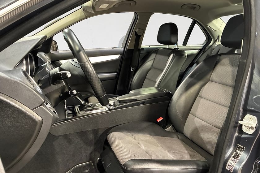 Bild 3 av Mercedes-Benz C 180 156 HK Avantgarde AUT PDC BLUETOOTH 10100 MIL 17"