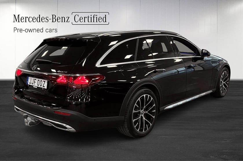 Bild 3 av Mercedes-Benz E 300 de 4MATIC All-Terrain Drag Burmester Head-Up 360