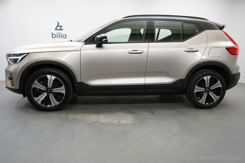 Bild 2 av Volvo XC40 Recharge Plus Edition, Dragkrok, Baklucka elmanövrerad, Navigation
