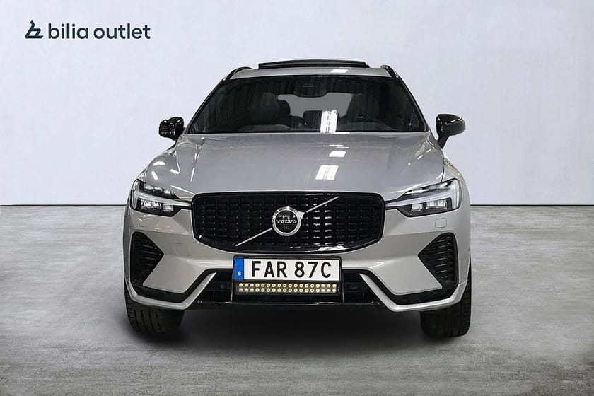 Bild 3 av Volvo XC60 B5 AWD Bensin R-Design 250hk Panorama B&W BLIS 360°