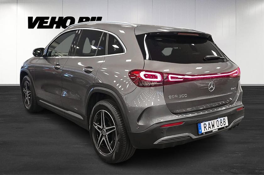Bild 4 av Mercedes-Benz EQA 300 4MATIC AMG Line Dragkrok Navigation Kamera