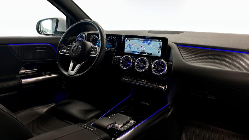 Bild 3 av Mercedes-Benz EQA 300 4MATIC Adaptiv Farthållare Drag