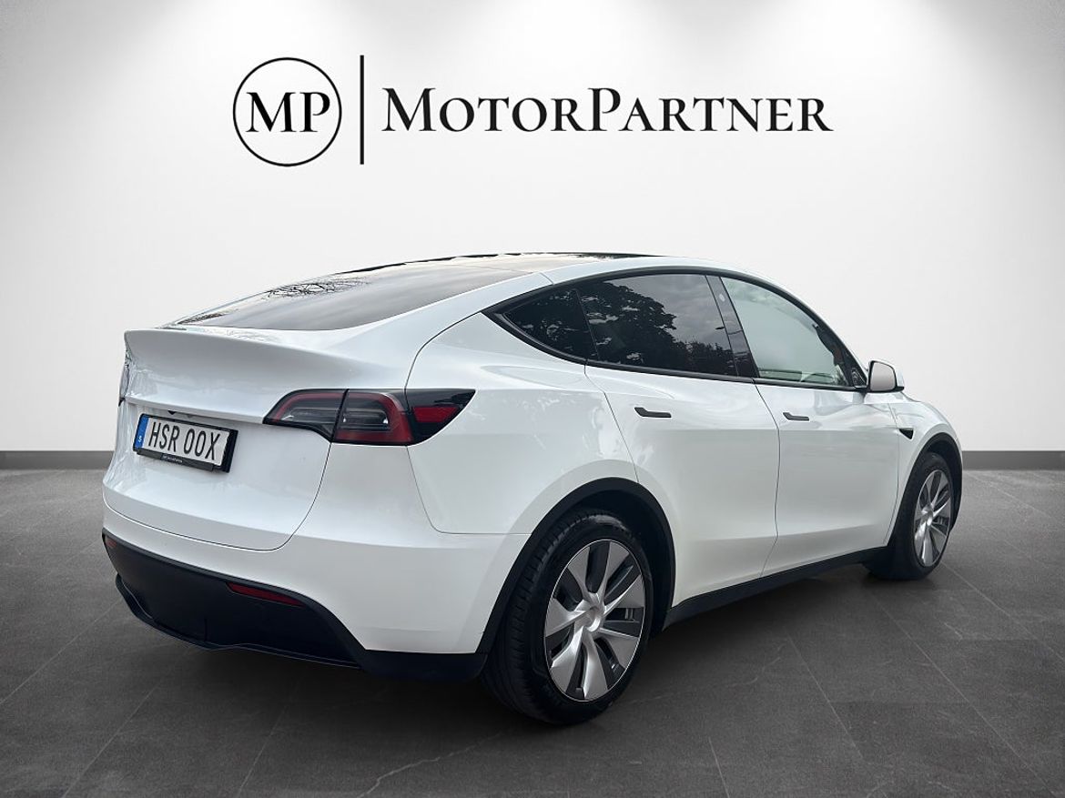 Tesla Model Y Long Range AWD, bild 8 av 18