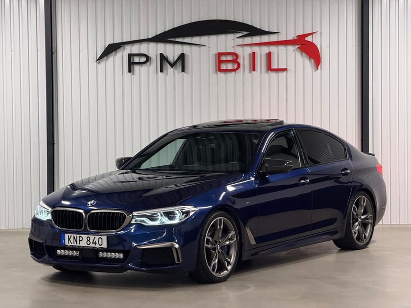 Bild 1 av BMW M550i xDrive Sedan / Ultimate Edition / Svensksåld / Massage / B&W