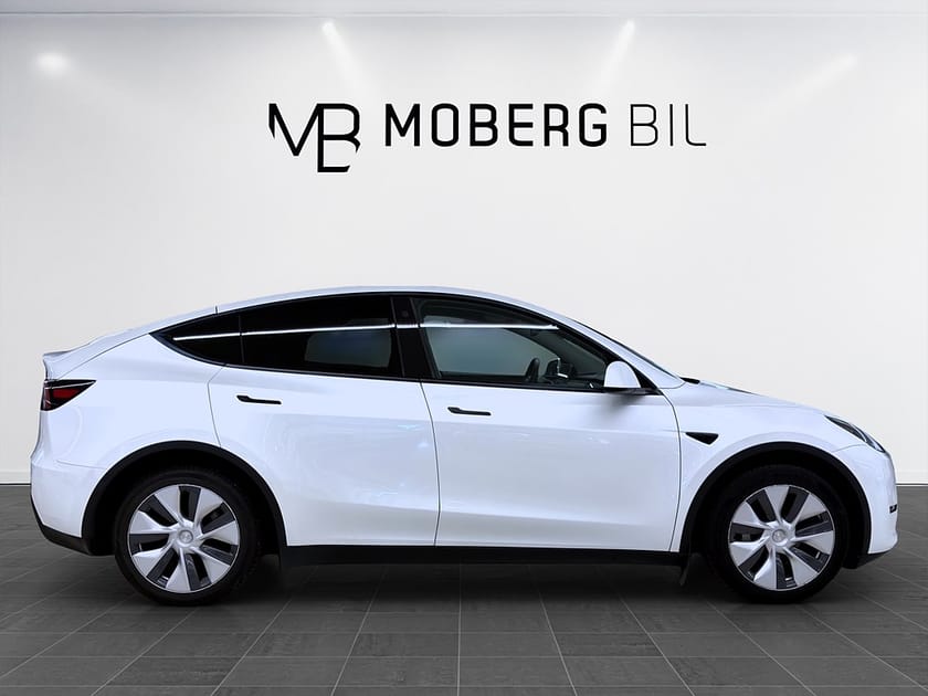 Bild 4 av Tesla Model Y Long Range AWD 514hk Pano Drag Läder Navi