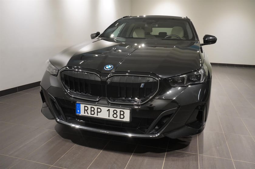 Bild 5 av BMW i5 xDrive40 Touring xDrive  M Sport Pro Panorama DA Pro Drag