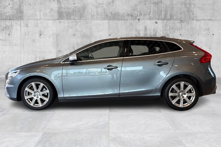 Bilde 2 av Volvo V40 T2 R-Design/Pano/Oppv.rute/Tekpk.PRO/R.kam/Webasto+++