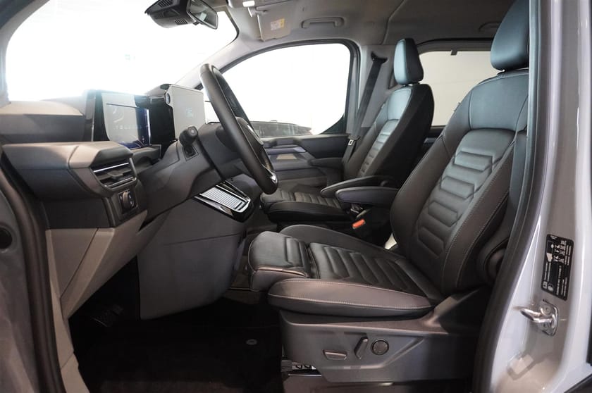 Bild 4 av Ford Tourneo Custom 340 Plug-in Hybrid Titanium X 340l LWB 2.5l PHEV 227hk CVT AT FWD Bensin