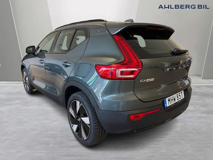 Bild 3 av Volvo EX40 Single Motor Extended Range ⚪ ExtendedRange Plus SE, Teknikpaket, Dragkrok Halvautomatisk, Parkeringskamera 360, HarmanKardon PremiumSound, Google Maps