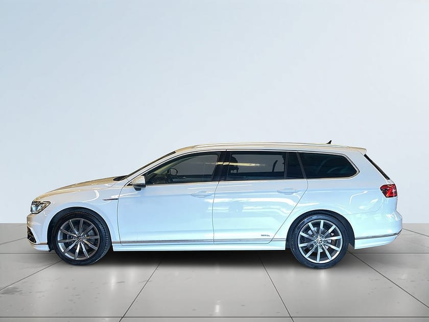 Bild 4 av Volkswagen Passat Sportscombi 2.0 GT Drag/Kamera/P-Värm/Skinn/S&V-Hjul