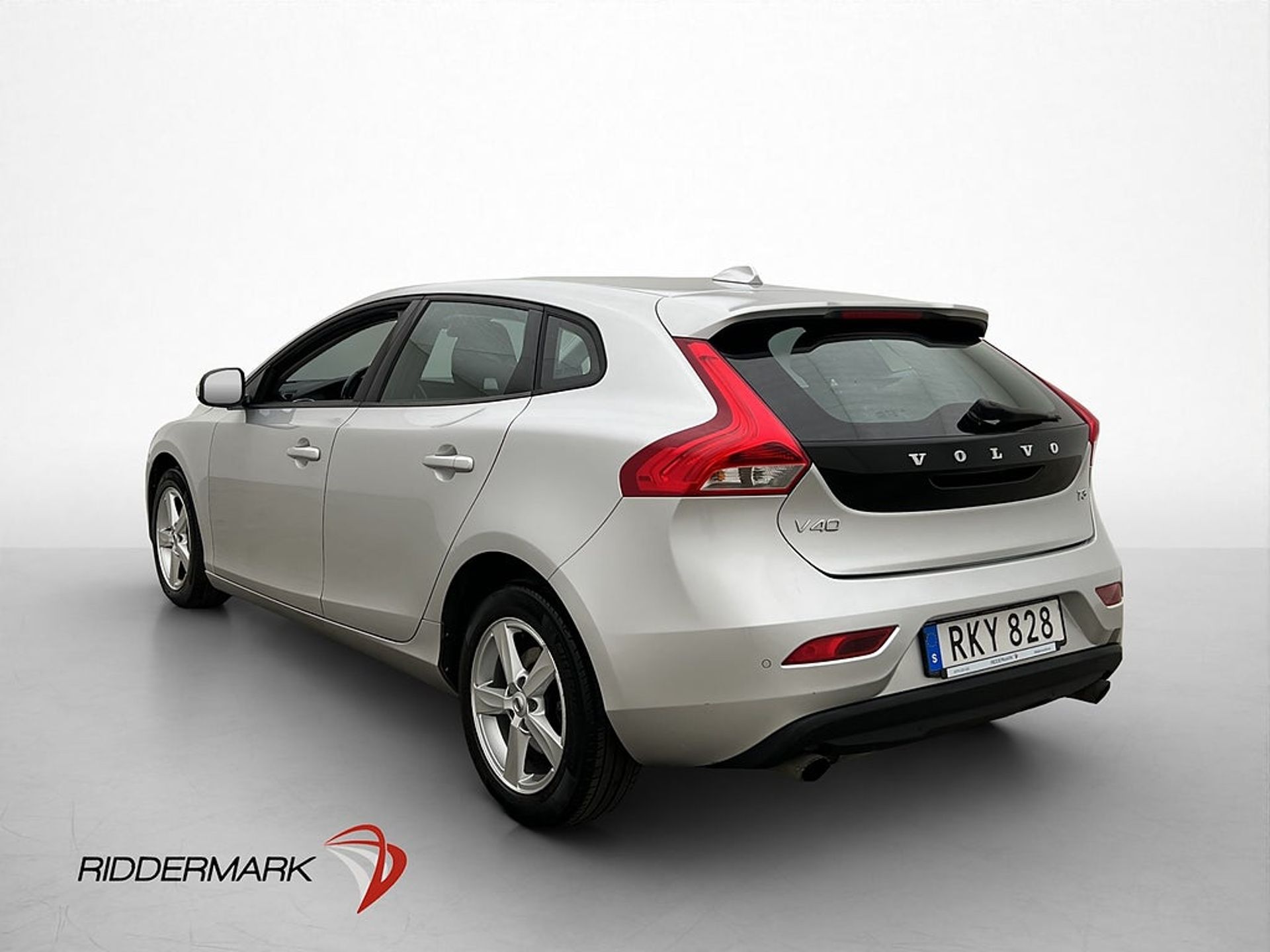 Volvo V40 2018, photo 5/10