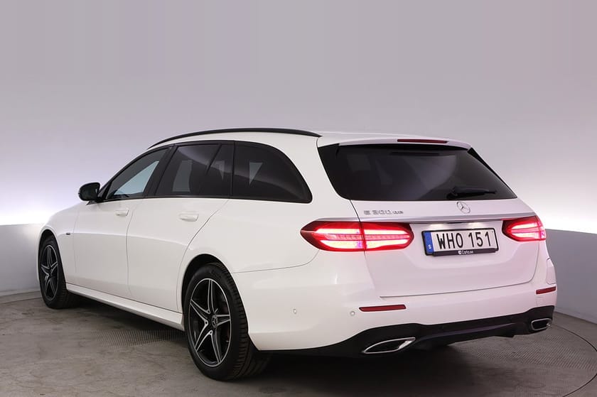 Bild 4 av Mercedes-Benz E 300 de T PLUG-IN AMG Kamera Burmester BSM Navi