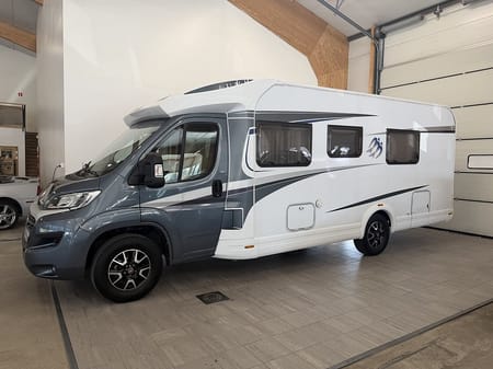 Knaus Campervan Fiat Sky 700 TI Fukttestad U.A / Låga Långbäddar / 1900 Mil / 1 Ägare