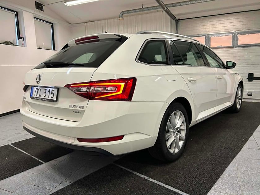 Bild 2 av Škoda Superb Kombi Skoda 2.0 TDI 4x4 190 hk DSG SCR Style Euro 6 MOMS