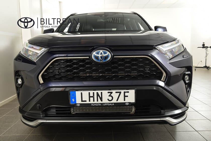 Bild 4 av Toyota RAV4 Plug-in Hybrid X EDITION Drag Backkamera MOMS Skinn