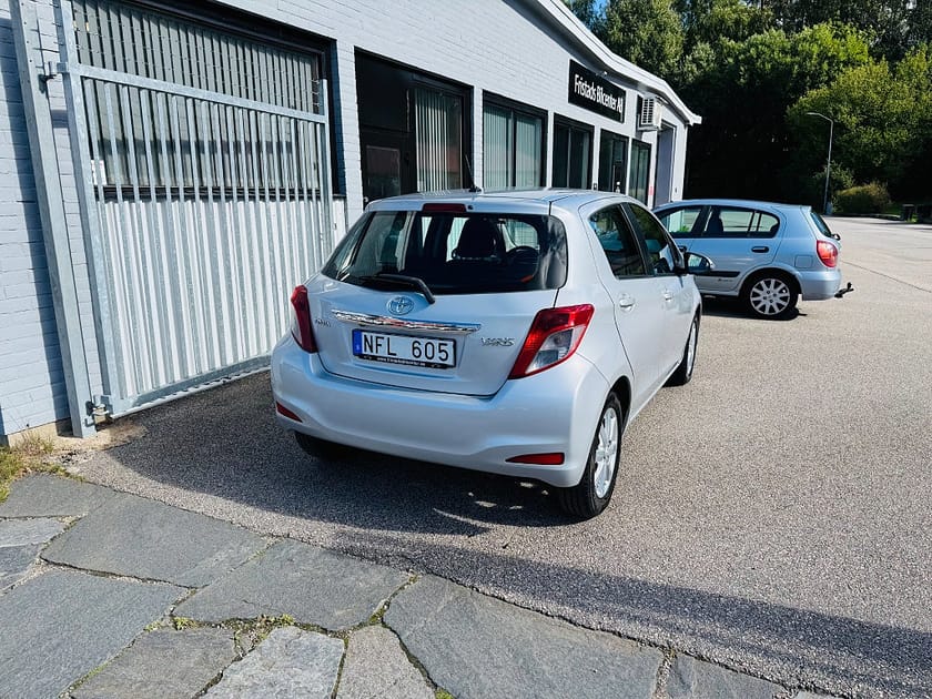 Bild 3 av Toyota Yaris 1.33 VVT-i 99HK ACTIVE 5-D / BACKKAMERA
