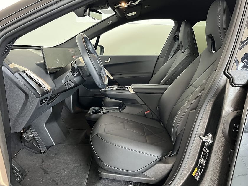 Bild 5 av BMW iX xDrive40 M Sport Innovation 22" Drag Rattvärme H/K