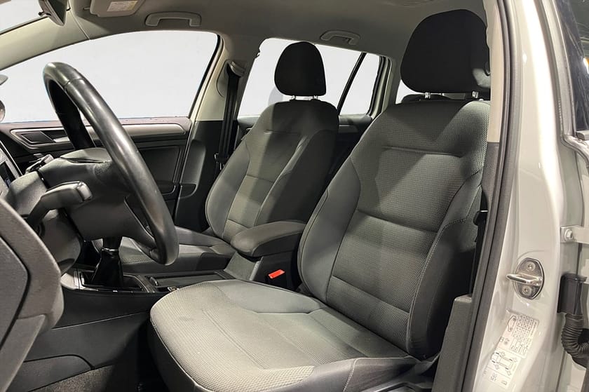Bild 3 av Volkswagen Golf Sportscombi SC 1.4 TSI MULTIFUEL 125 HK BASE M&K PDC 448KR/ÅR 16"