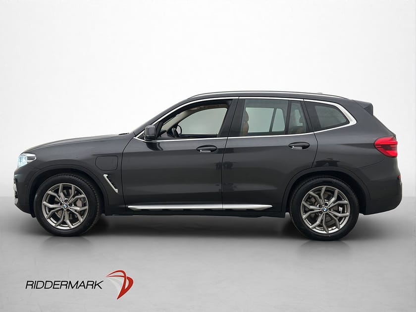 Bild 4 av BMW X3 xDrive30e xLine Cockpit B-Kamera Navi Skinn Drag