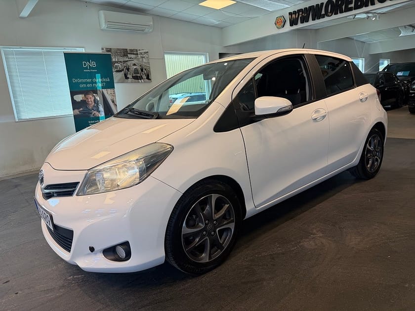 Bild 2 av Toyota Yaris 5-dörrar 1.33 Dual VVT-i Aut Edition 50 M-värmare