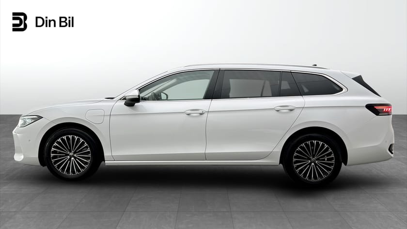 Bild 2 av Volkswagen Passat Variant eHybrid 1.5 TSI 272 hk  DSG / Drag / Parkeringsvär