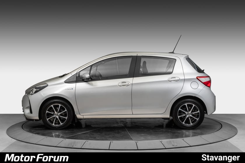 Bilde 2 av Toyota Yaris Hybrid HYBRID/ VELHOLDT/ GARANTI / RYGGEKAMERA/ NAVI