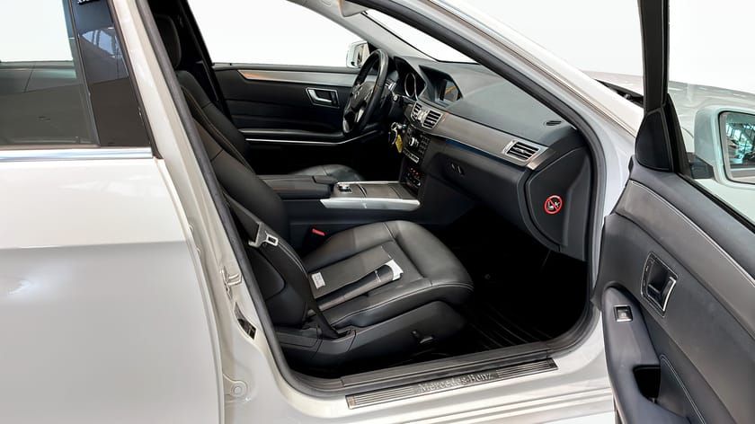 Bild 3 av Mercedes-Benz E 220 CDI BE Sedan | Drag | Navi | Helskinn | 170hk
