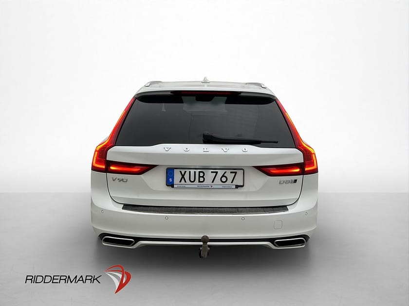 Bild 5 av Volvo V90 D5 AWD R-Design VOC Pano B&W HuD Kamera Drag