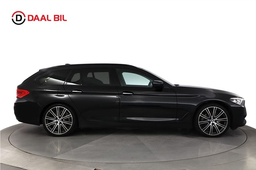 Bild 5 av BMW 520d xDrive Touring 190HK SPORT LINE PANO VÄRMARE B-KAM NFC