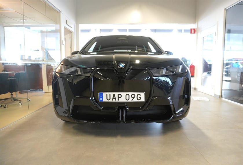 Bild 2 av BMW iX xDrive60 Charged M Sport Pro Ed Drag DA H K