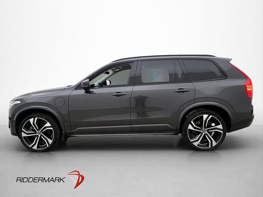 Bild 2 av Volvo XC90 7-seater T8 AWD Ultimate Dark 7-Sits Pano B&W HUD Luftfjäd