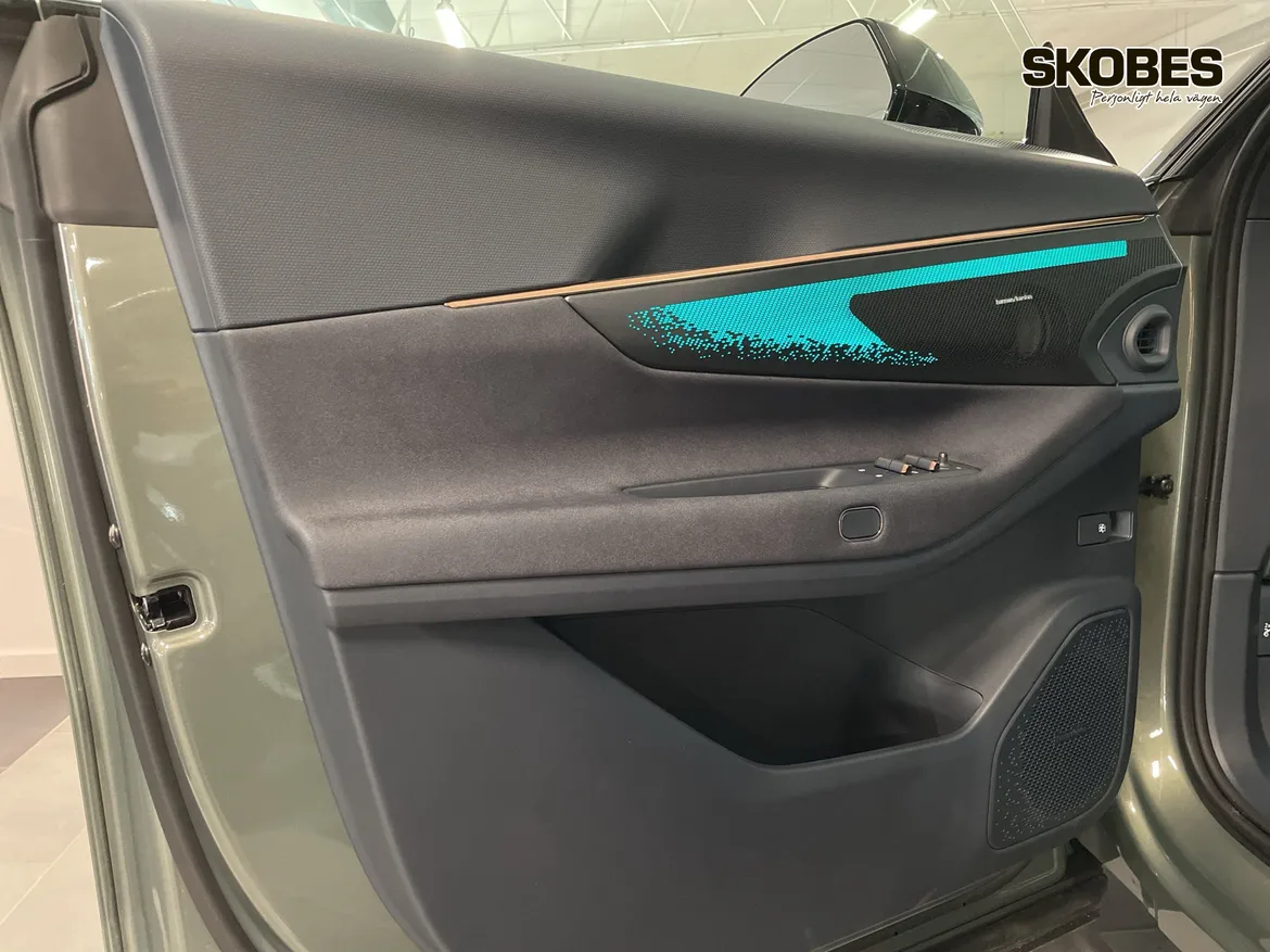 Lynk & Co 08 PHEV